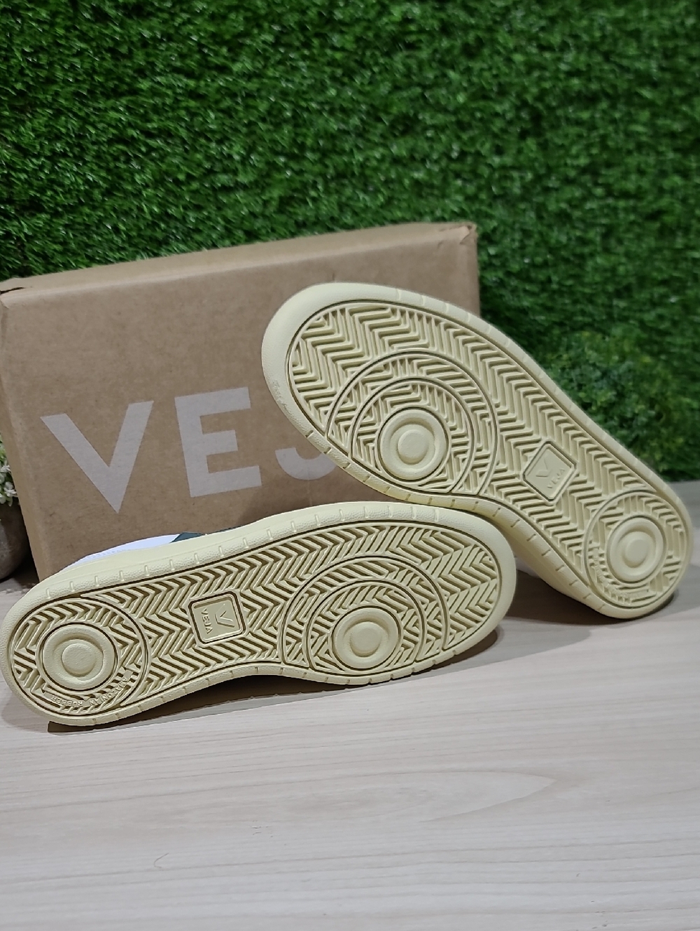 Veja V-10 CWL Sneakers White/Brittany - US Women's 9 New - Picture 6 of 9